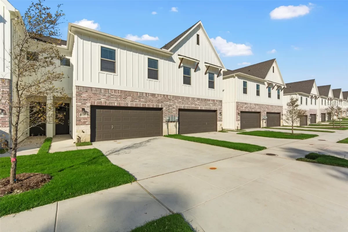 3BR Townhouse for Sale in Dallas, TX