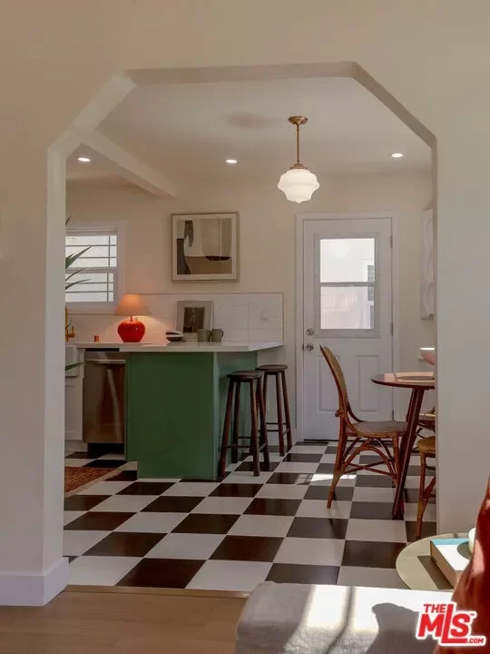 2BR Townhouse for Sale in Los Angeles, CA