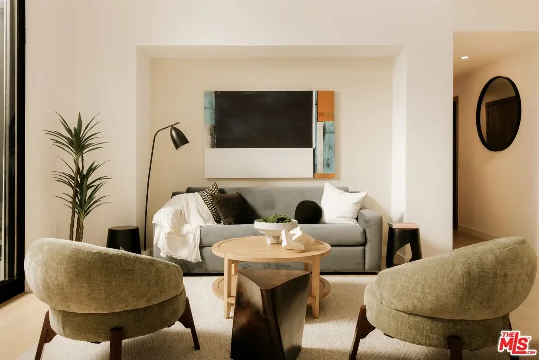 3BR Condo for Sale in Los Angeles, CA