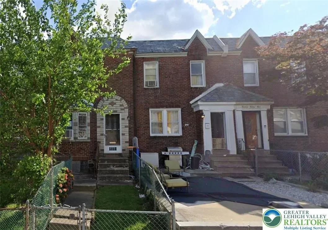 4BR Townhouse for Sale in Philadelphia, PA