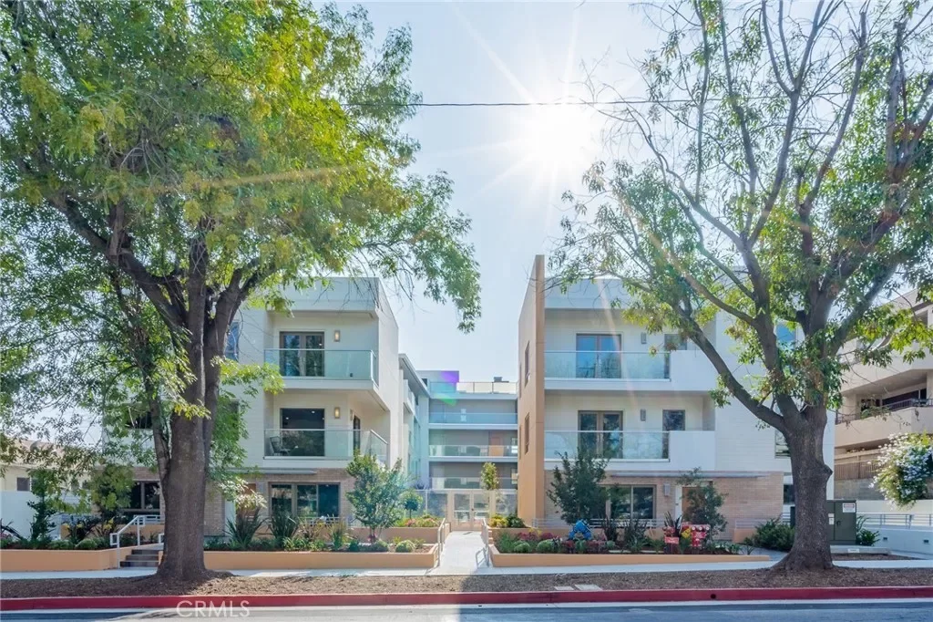 2BR Condo for Sale in Pasadena, CA