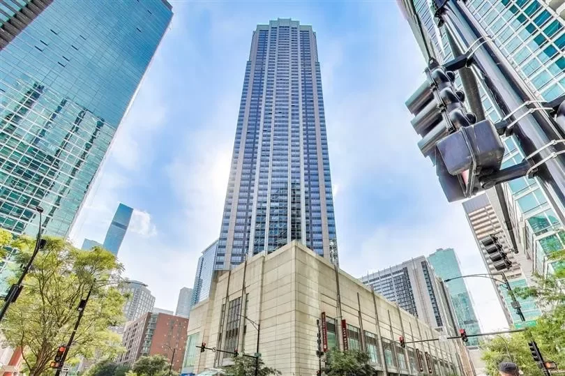 2BR Condo for Sale in Chicago, IL