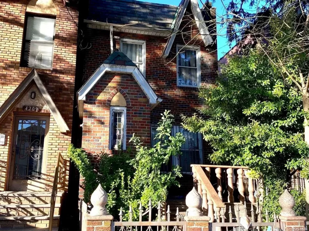 3BR House for Sale in Brooklyn, NY