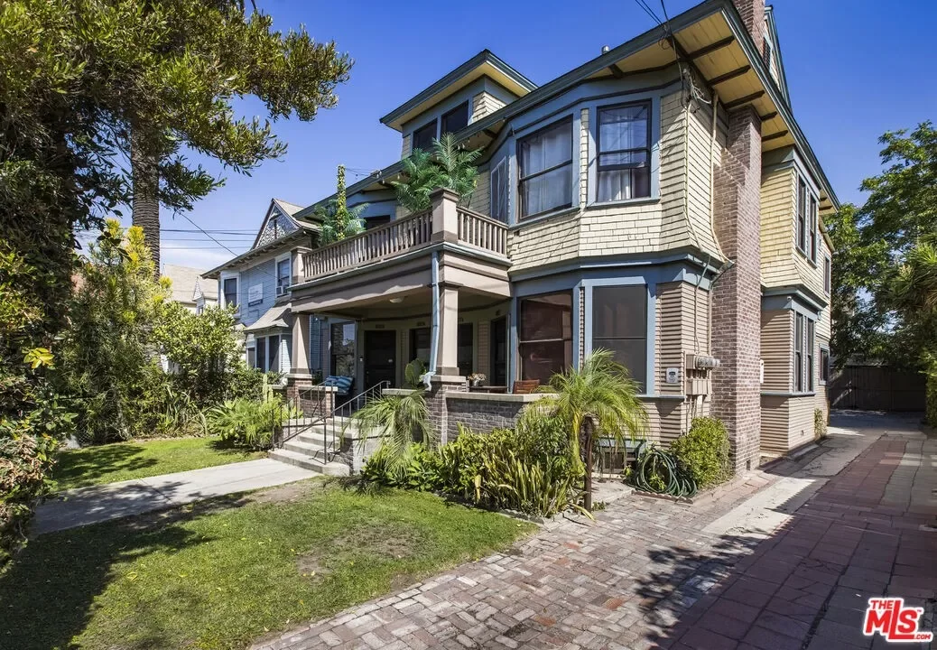 4BR Multi-Family for Sale in Los Angeles, CA