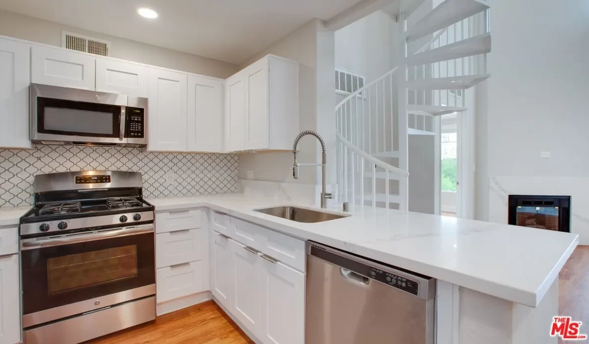 2BR Townhouse for Rent in Los Angeles, CA