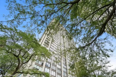 2BR Condo for Sale in Chicago, IL