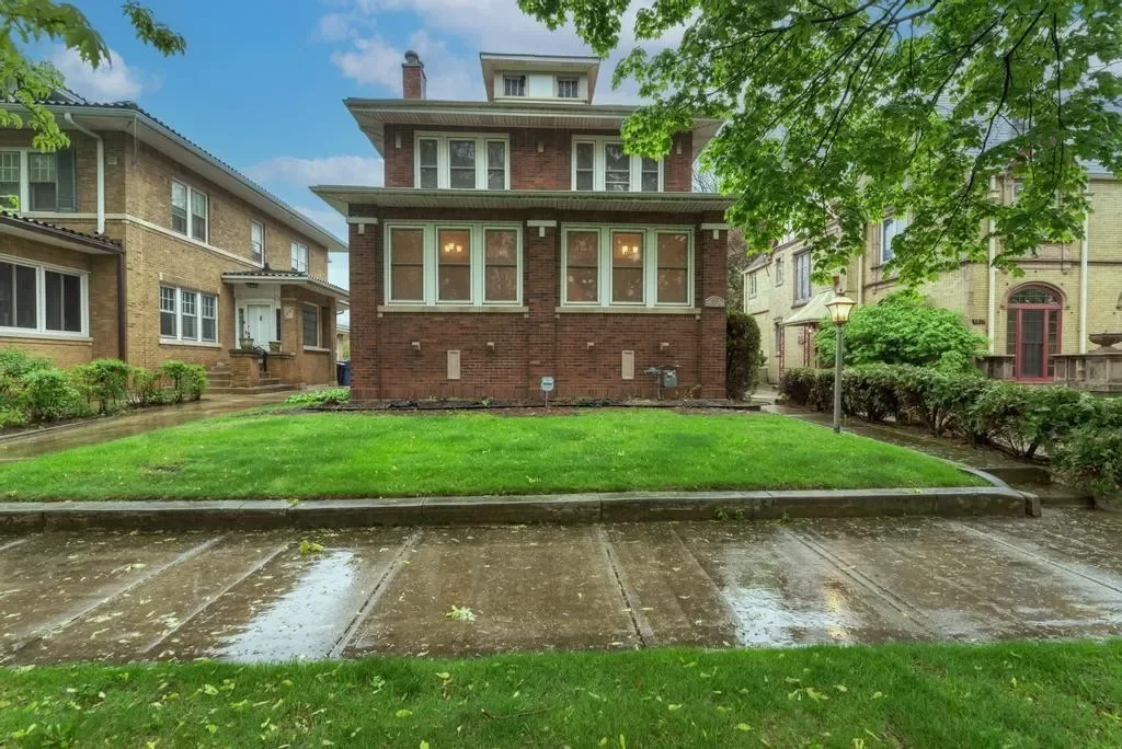 4BR House for Rent in Chicago, IL
