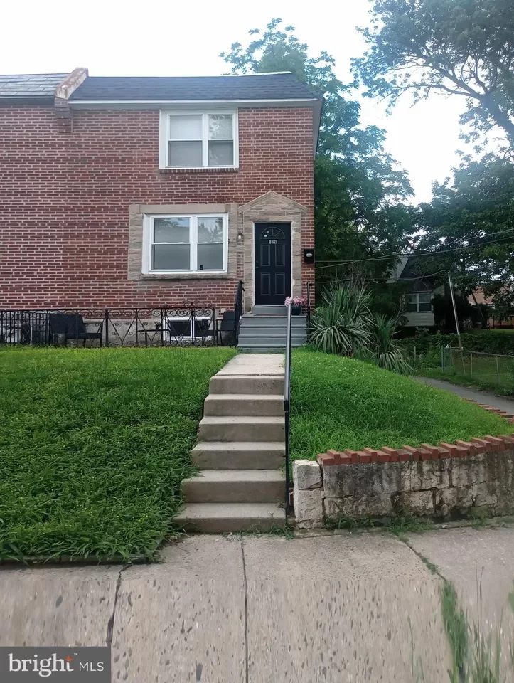 4BR Townhouse for Sale in Darby, PA