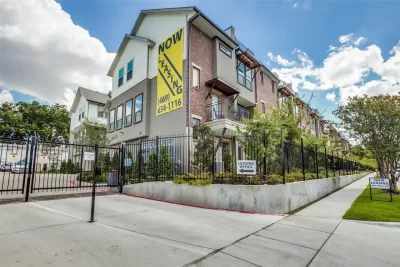 2BR Townhouse for Rent in Dallas, TX
