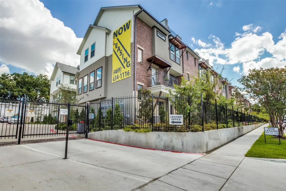 2BR Townhouse for Rent in Dallas, TX