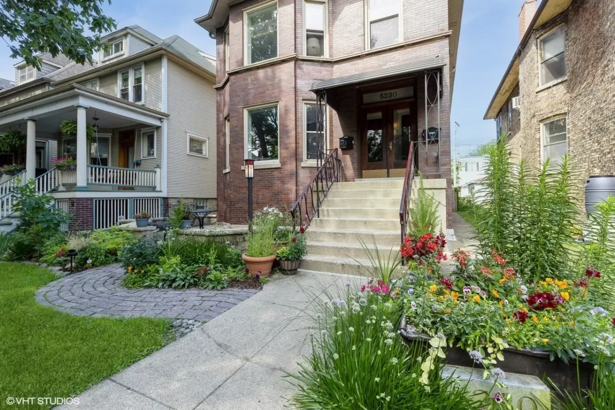 2BR Multi-Family for Rent in Chicago, IL