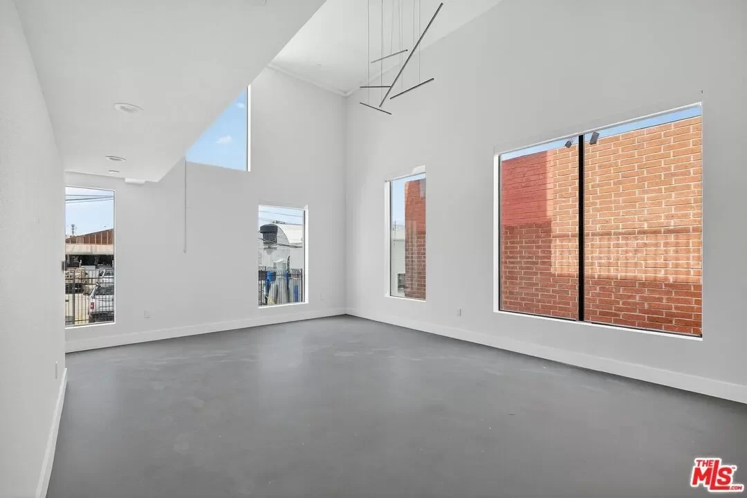 2BR Condo for Rent in Los Angeles, CA