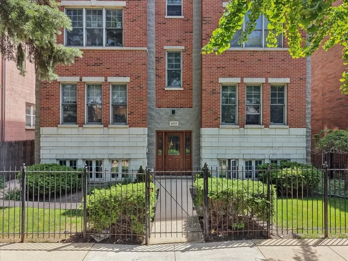 3BR Condo for Sale in Chicago, IL
