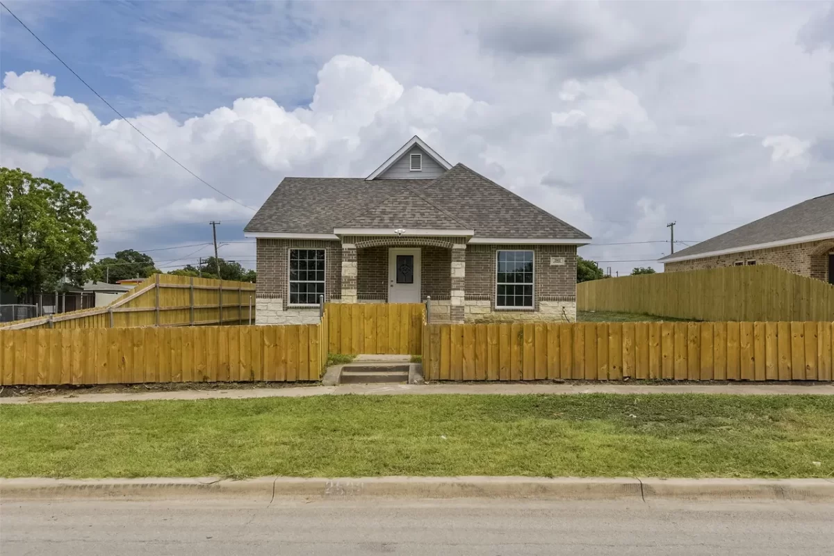 4BR House for Sale in Dallas, TX