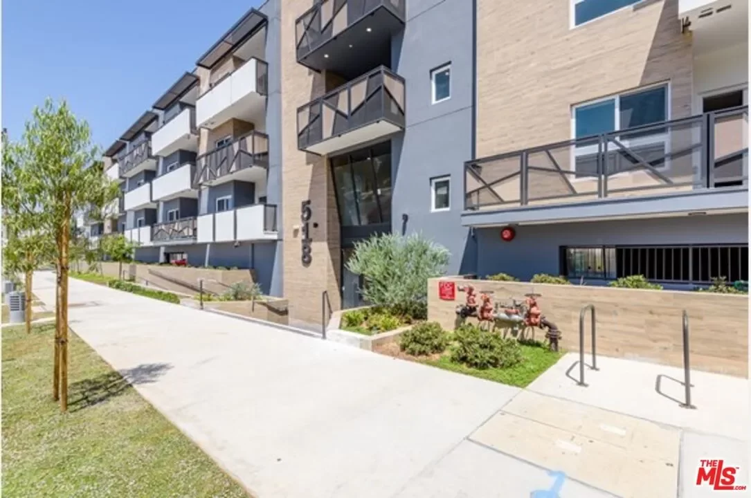 2BR Townhouse for Rent in Los Angeles, CA