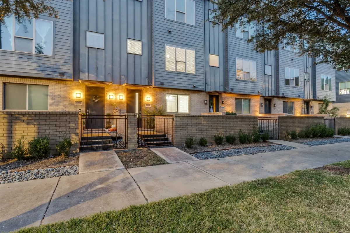 3BR Townhouse for Sale in Dallas, TX