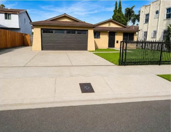 4BR House for Sale in Los Angeles, CA