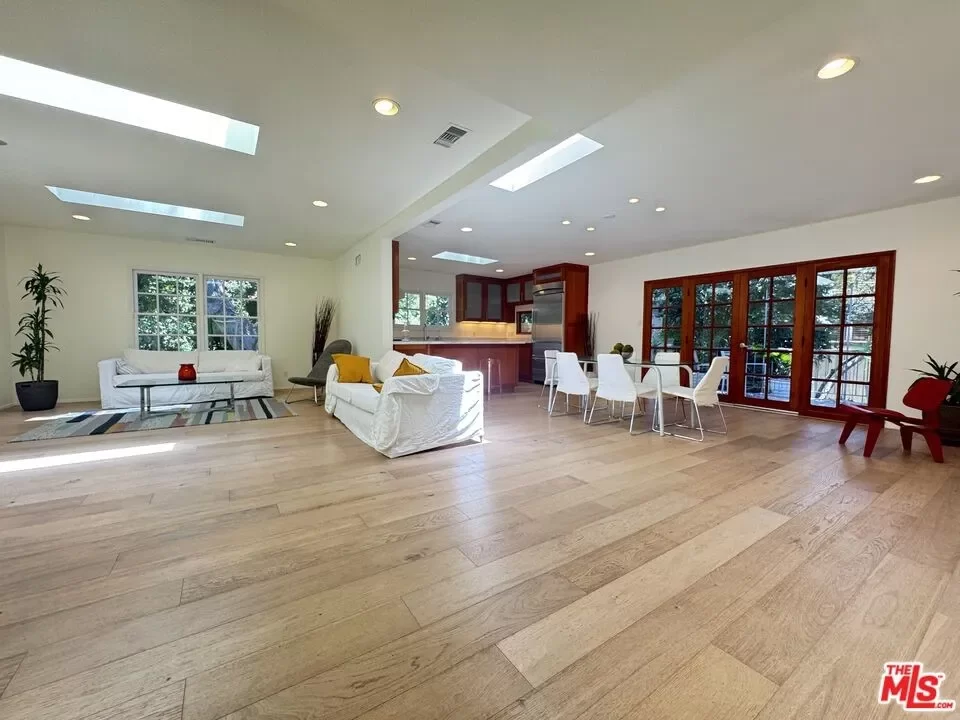4BR House for Sale in Los Angeles, CA