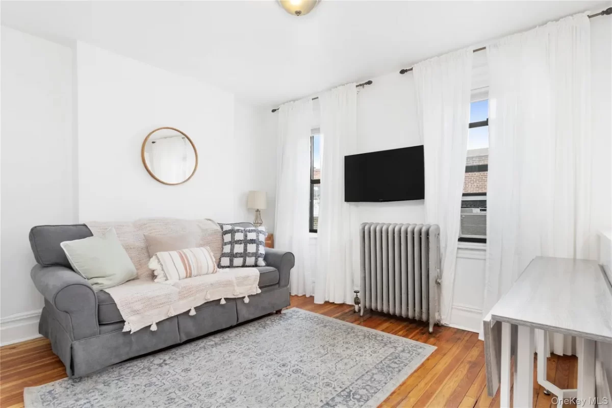 3BR Multi-Family for Rent in Astoria, NY