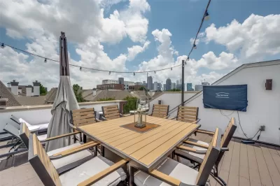 3BR Townhouse for Rent in Dallas, TX
