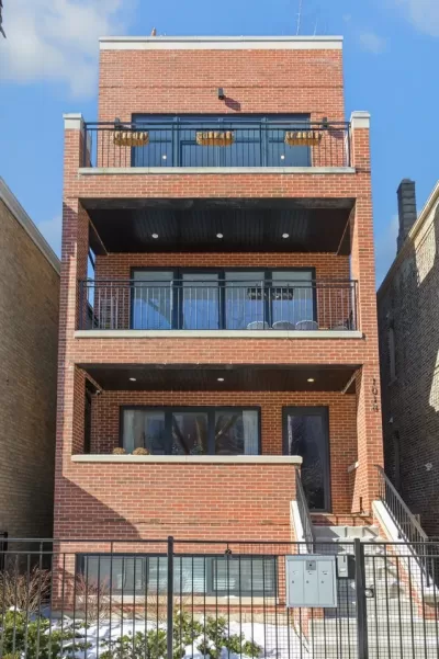 2BR Condo for Sale in Chicago, IL