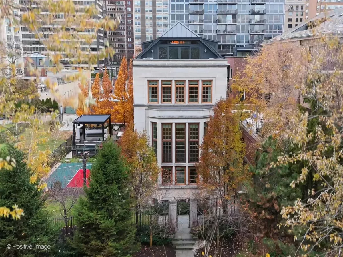 6BR House for Sale in Chicago, IL