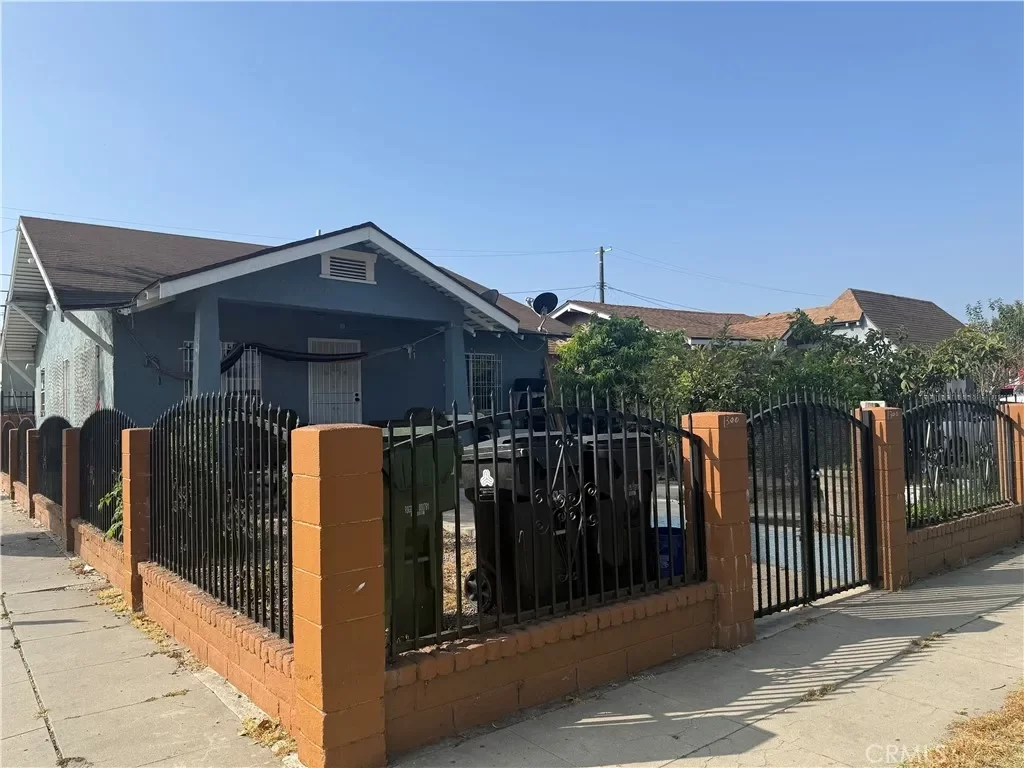 6BR Multi-Family for Sale in Los Angeles, CA