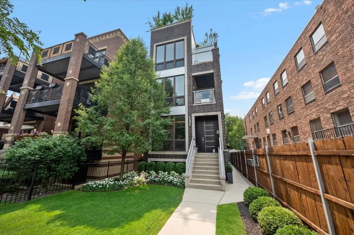 3BR Condo for Sale in Chicago, IL