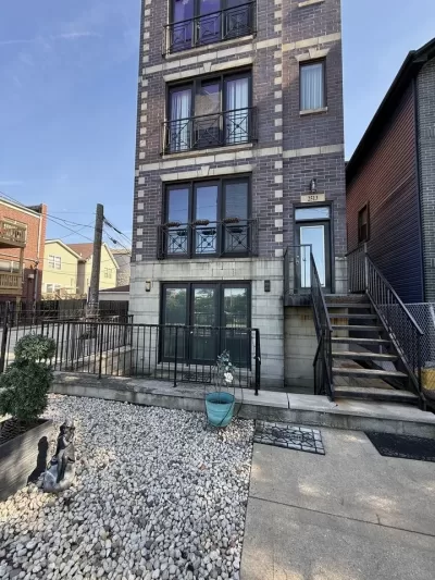 2BR Condo for Sale in Chicago, IL