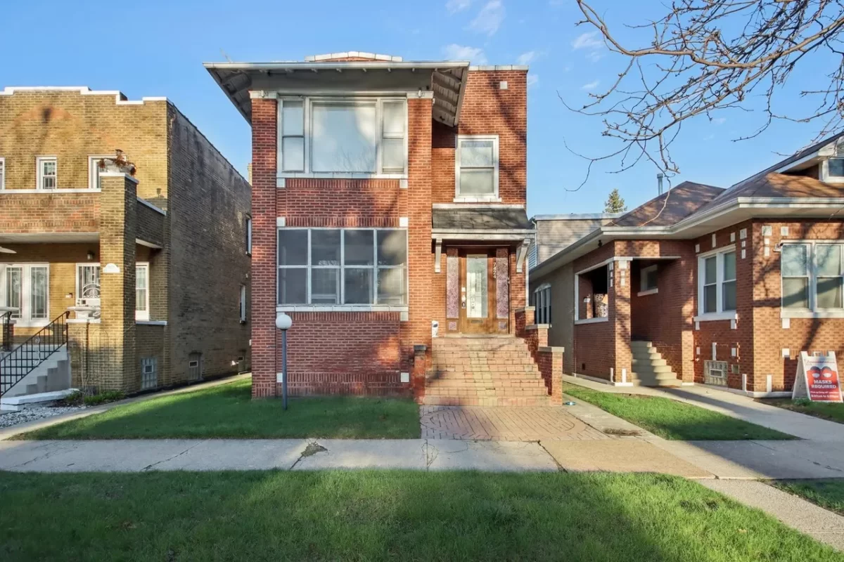 6BR Multi-Family for Sale in Chicago, IL