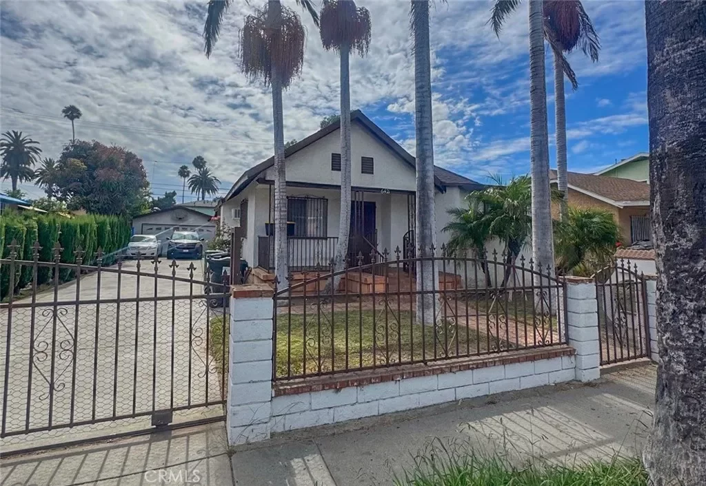 4BR House for Sale in Los Angeles, CA