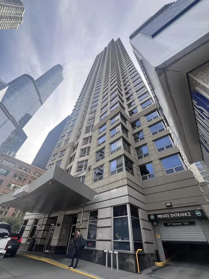2BR Condo for Sale in Chicago, IL