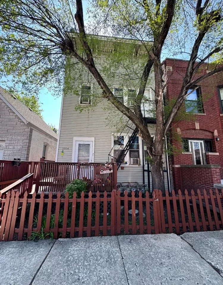 8BR Multi-Family for Sale in Chicago, IL