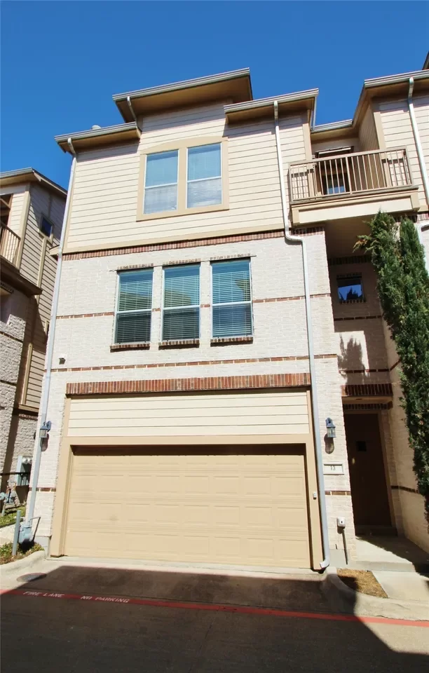 3BR Townhouse for Rent in Dallas, TX