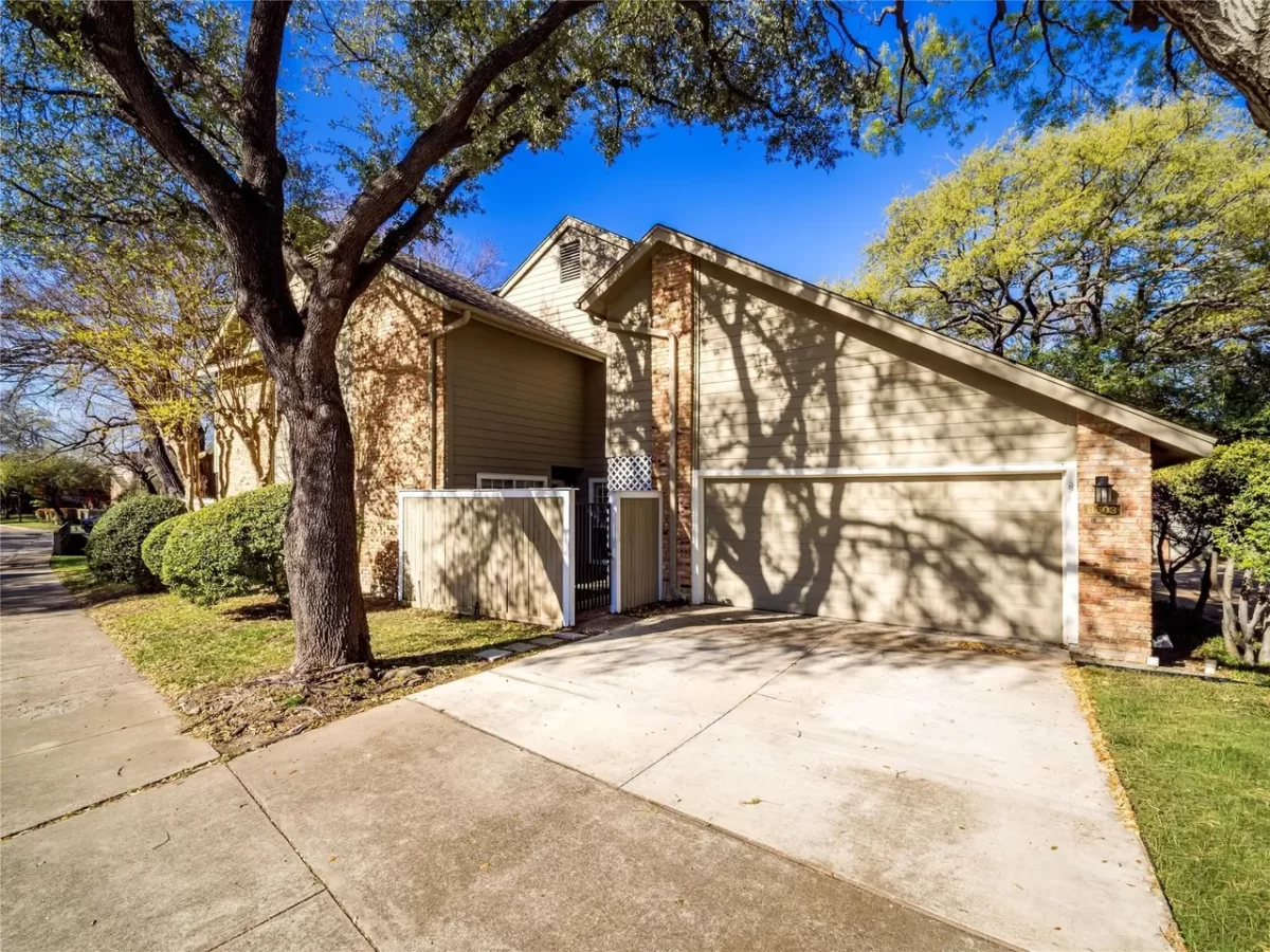 3BR Townhouse for Sale in Dallas, TX