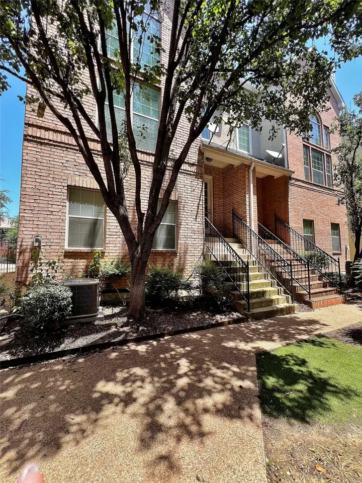 2BR Townhouse for Rent in Dallas, TX