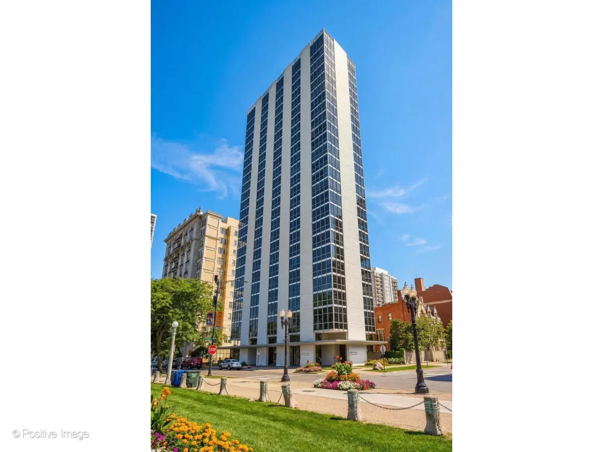 2BR Condo for Sale in Chicago, IL