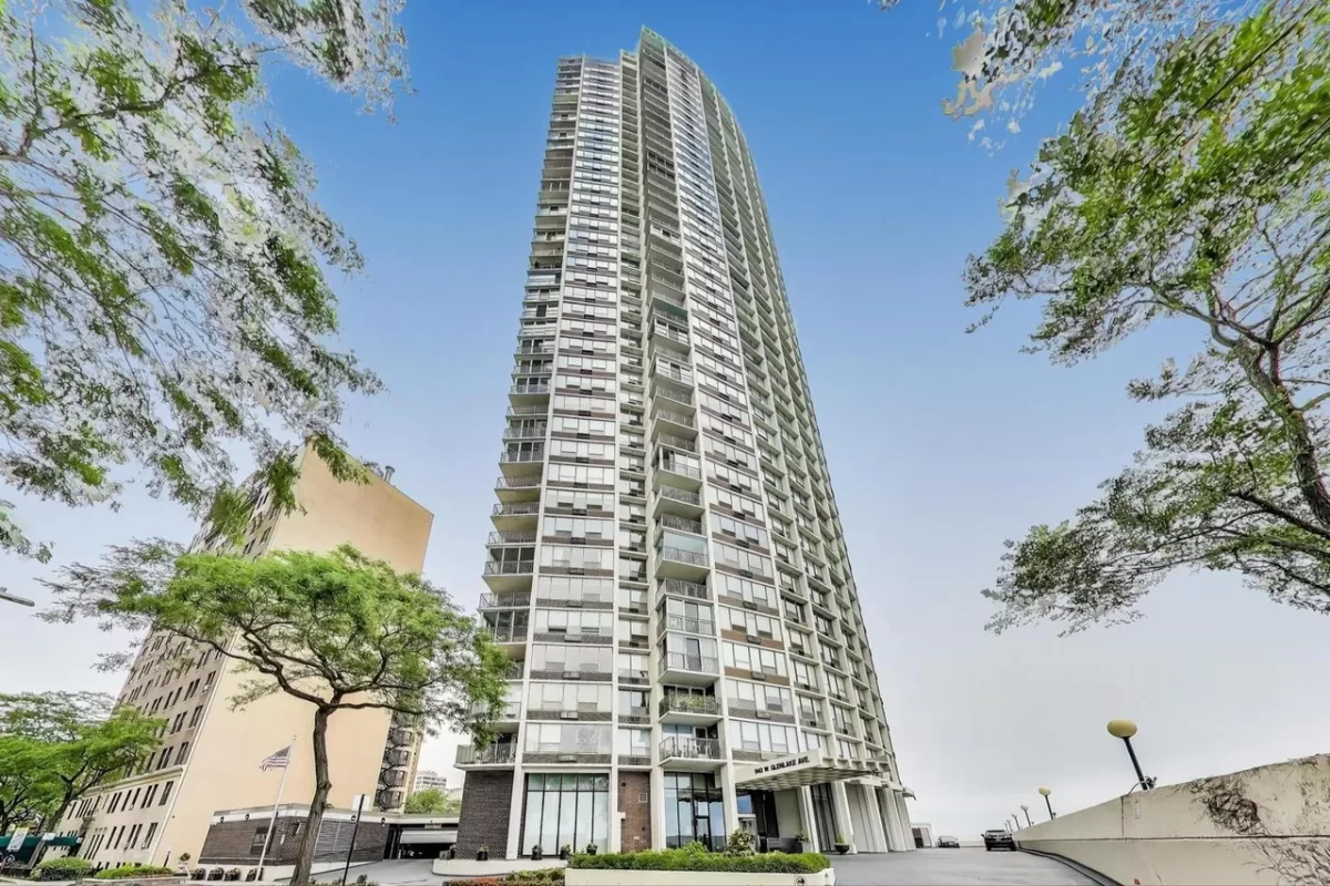 2BR Condo for Sale in Chicago, IL