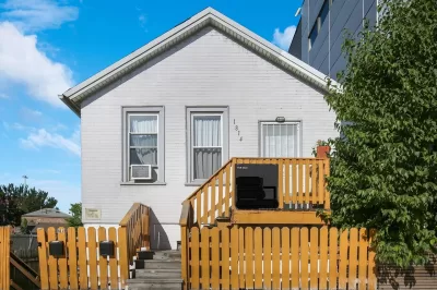 2BR House for Sale in Chicago, IL