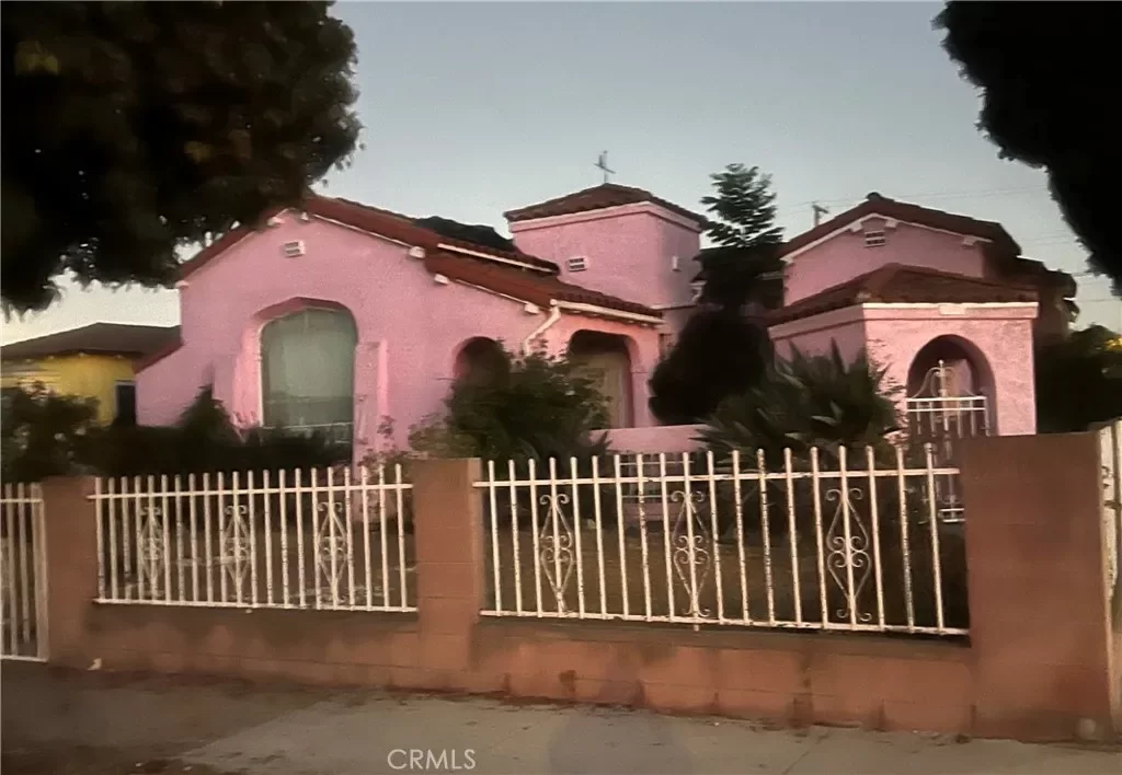 4BR House for Sale in Los Angeles, CA