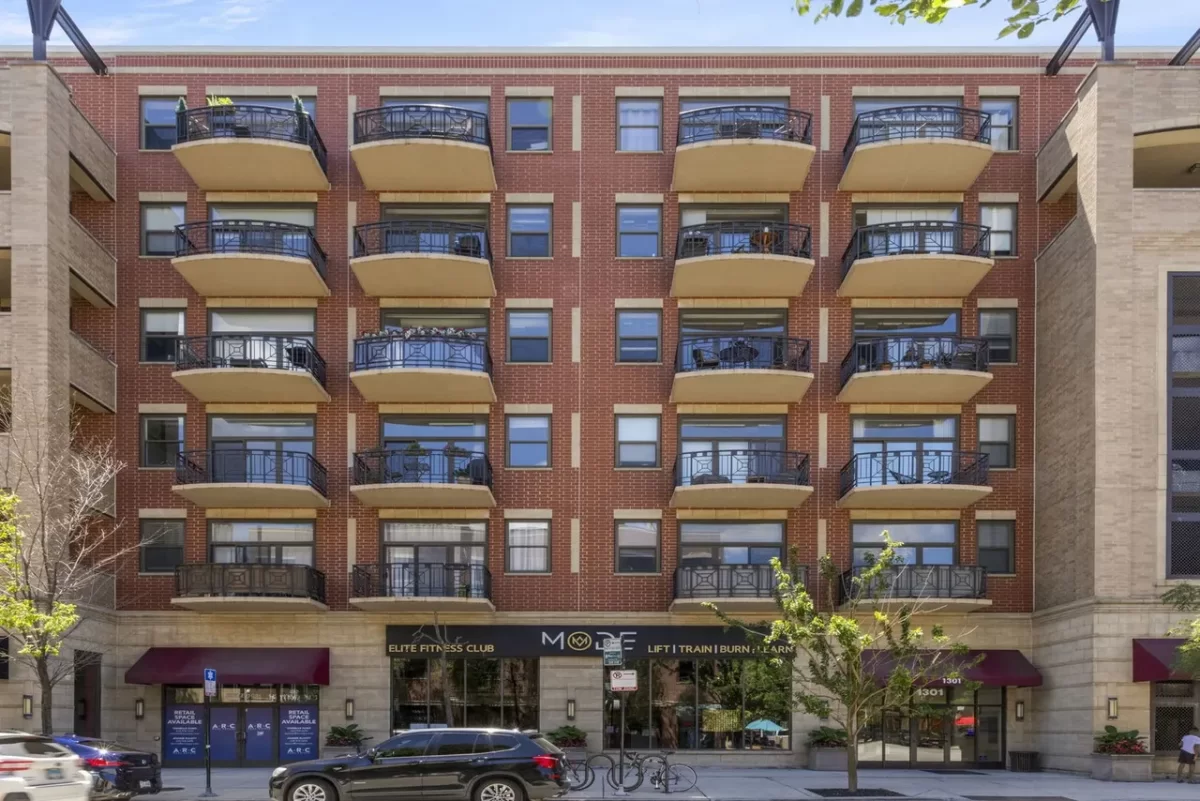 2BR Condo for Sale in Chicago, IL