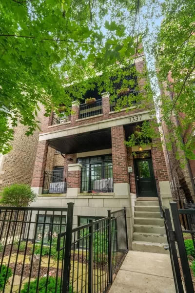 2BR Condo for Sale in Chicago, IL
