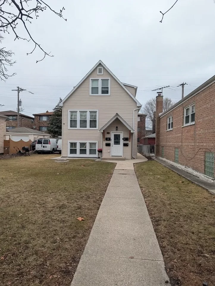 2BR House for Rent in Chicago, IL