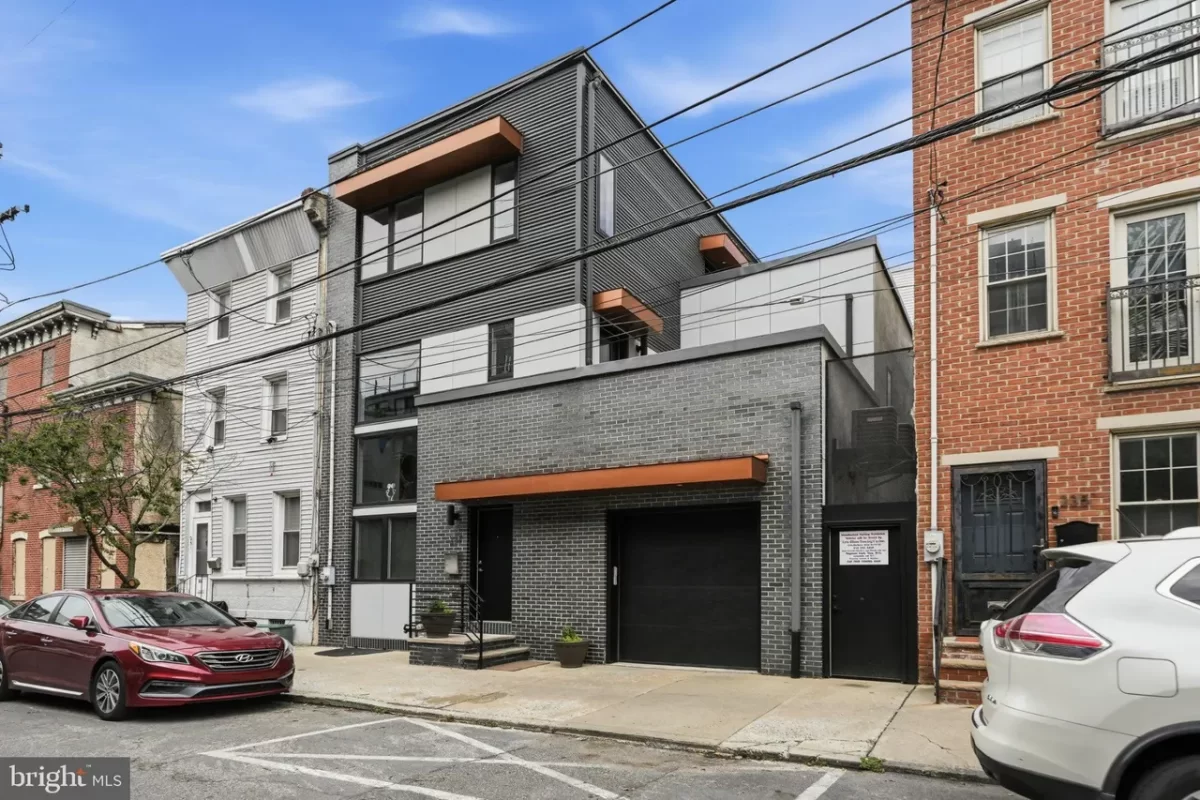 3BR Townhouse for Sale in Philadelphia, PA