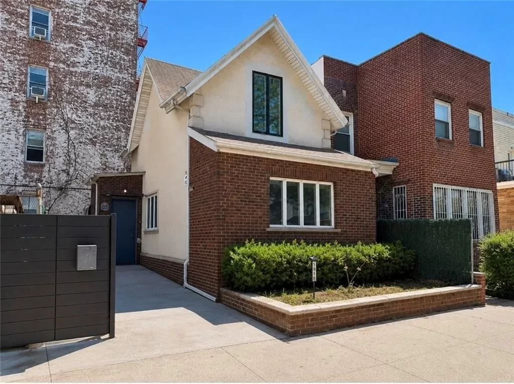 2BR House for Sale in Brooklyn, NY