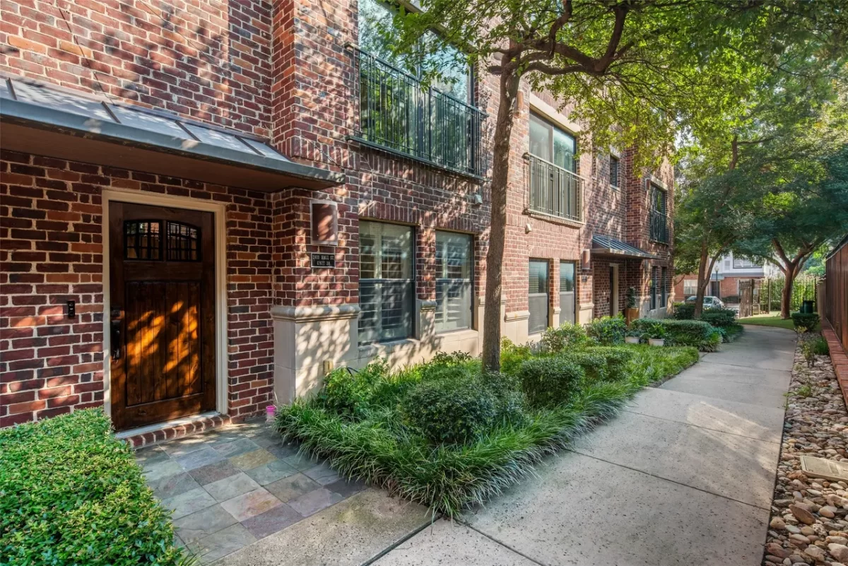 2BR Condo for Sale in Dallas, TX