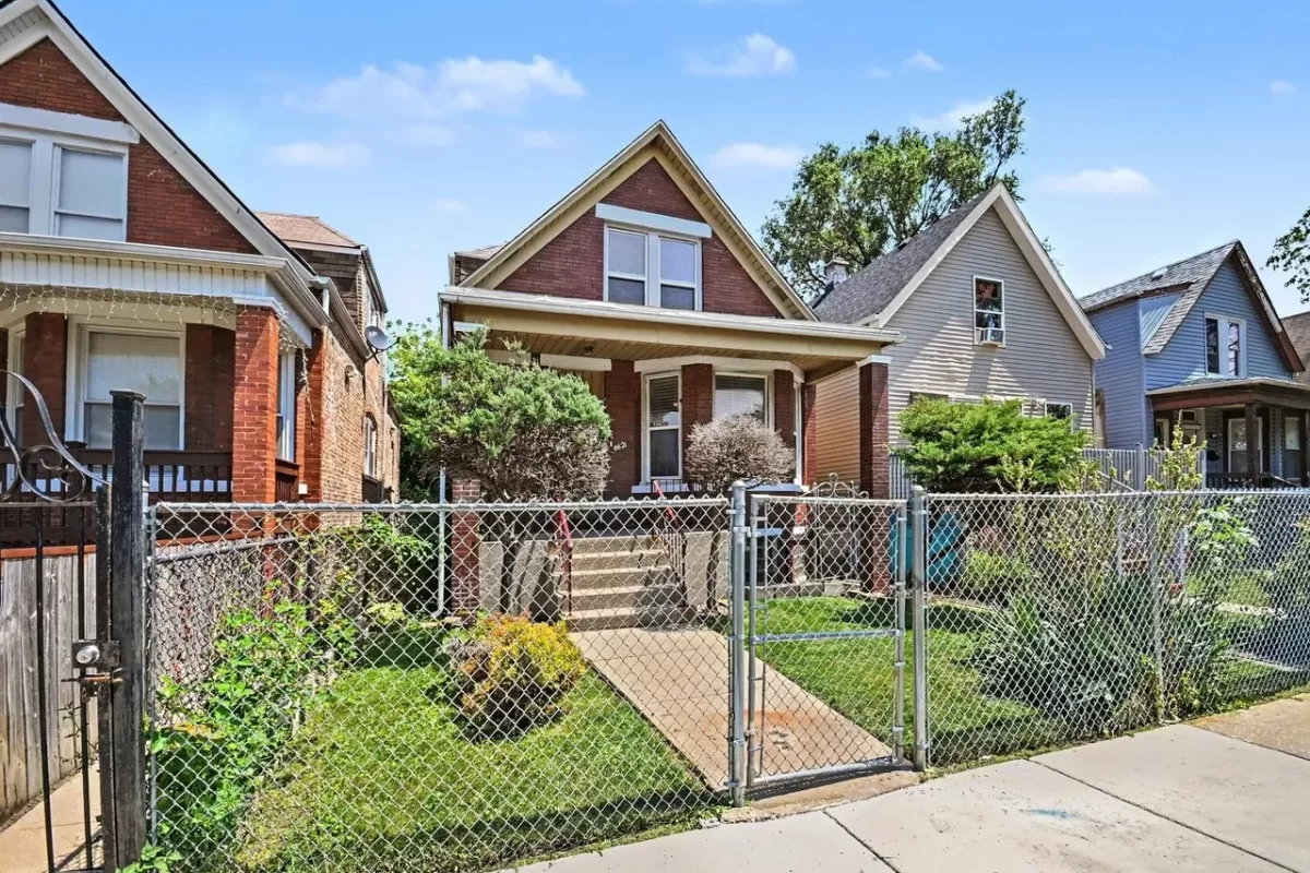 4BR Multi-Family for Sale in Chicago, IL