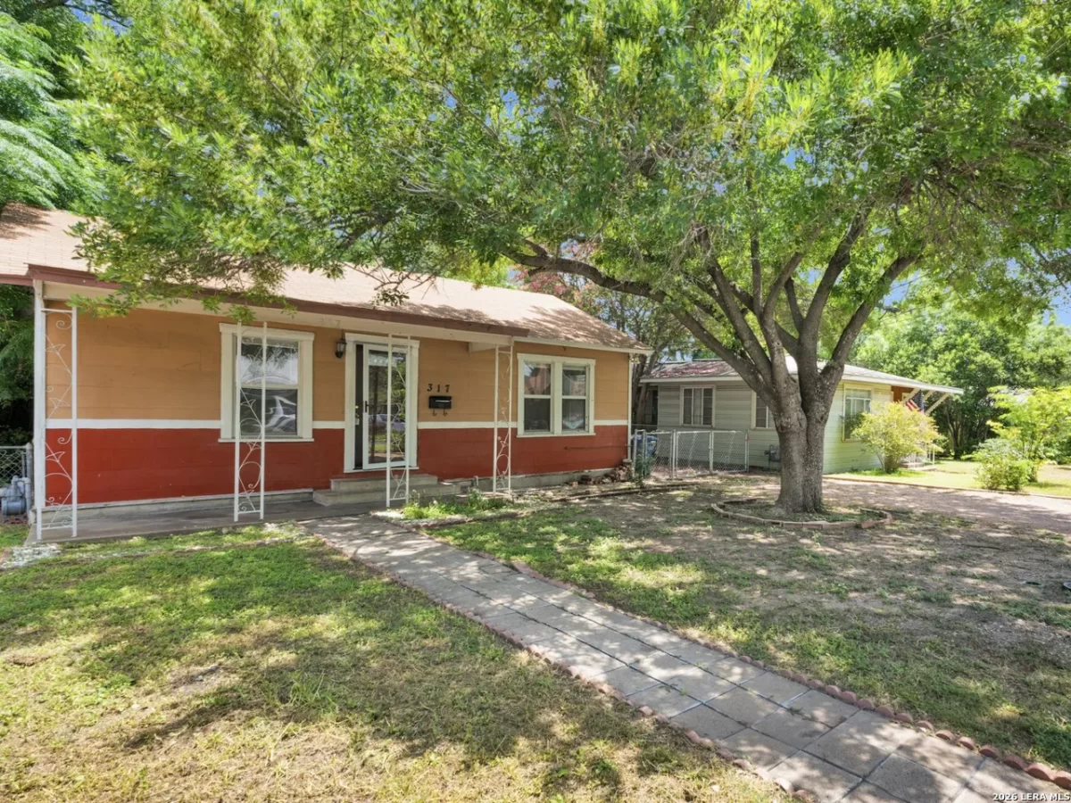 2BR House for Rent in San Antonio, TX