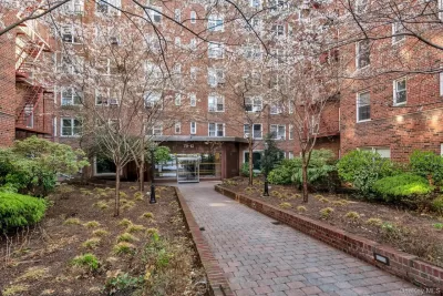 2BR Condo for Sale in Jackson Heights, NY