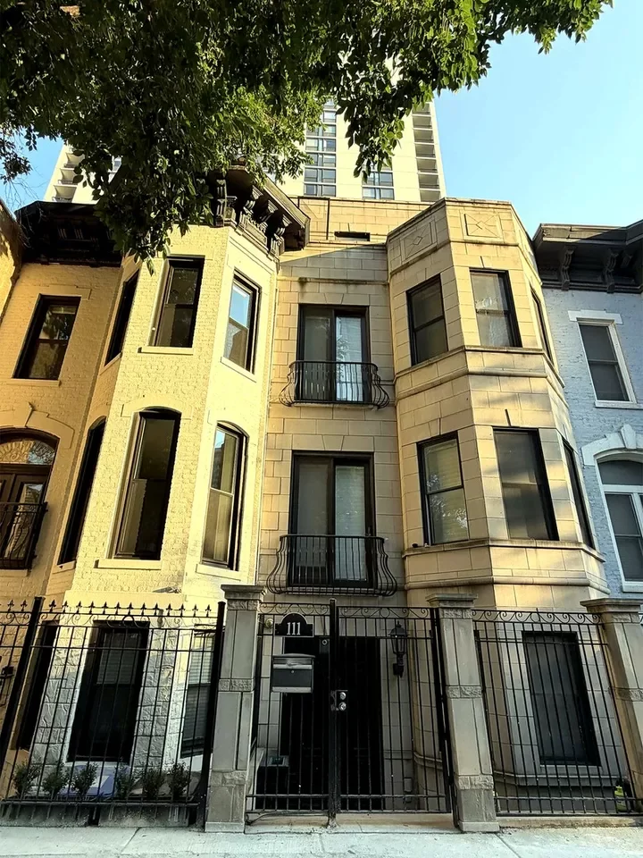 4BR House for Sale in Chicago, IL
